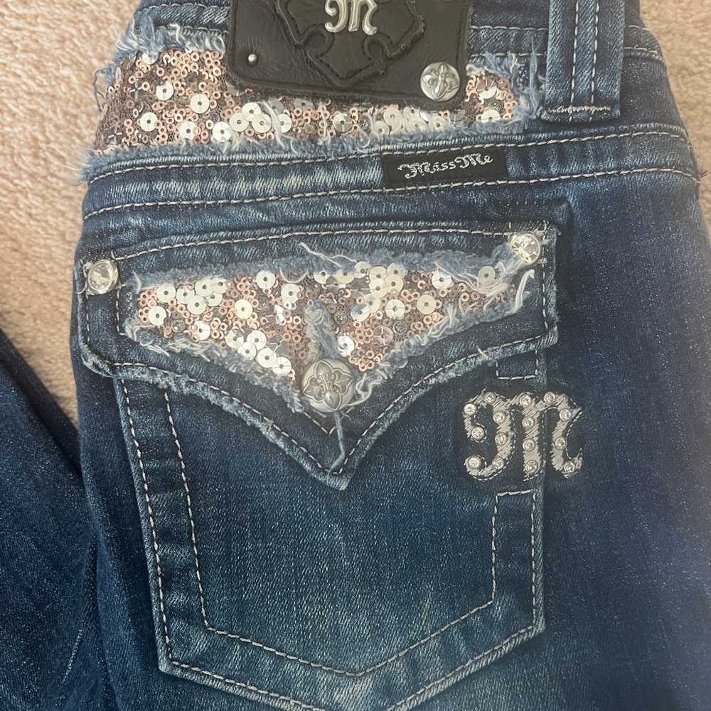 Beautiful pair of Miss Me boot cut jeans in great condition. Size 29 inseam 37.